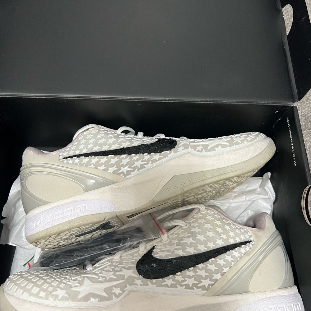 Nike Women's Star Pattern Cream and Black Athletic Shoes